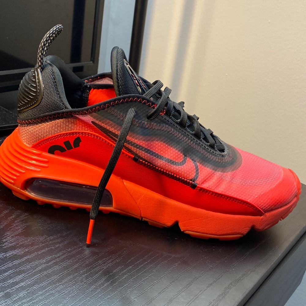 Air max 2090 “Bred” size 8 in mens
